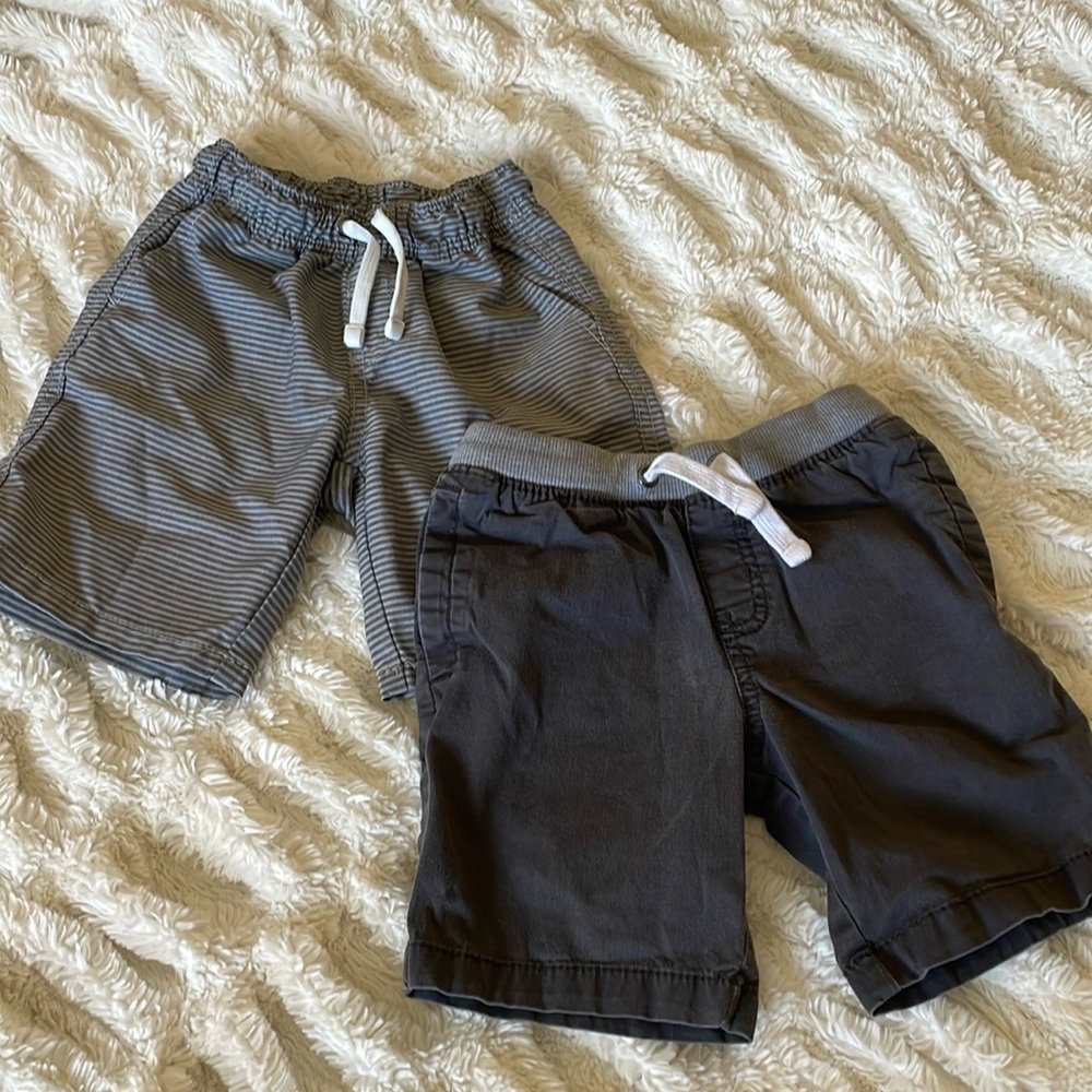 SALE ✨Boys Shorts Bundle : Cat and Jack size 5T